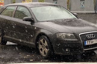 Sněží a řidiči na poslední chvíli kupují zimní pneumatiky. Nevědomky dělají velkou chybu, i s novým obutím čeká jednu část motoristů pokuta 5 000 Kč
